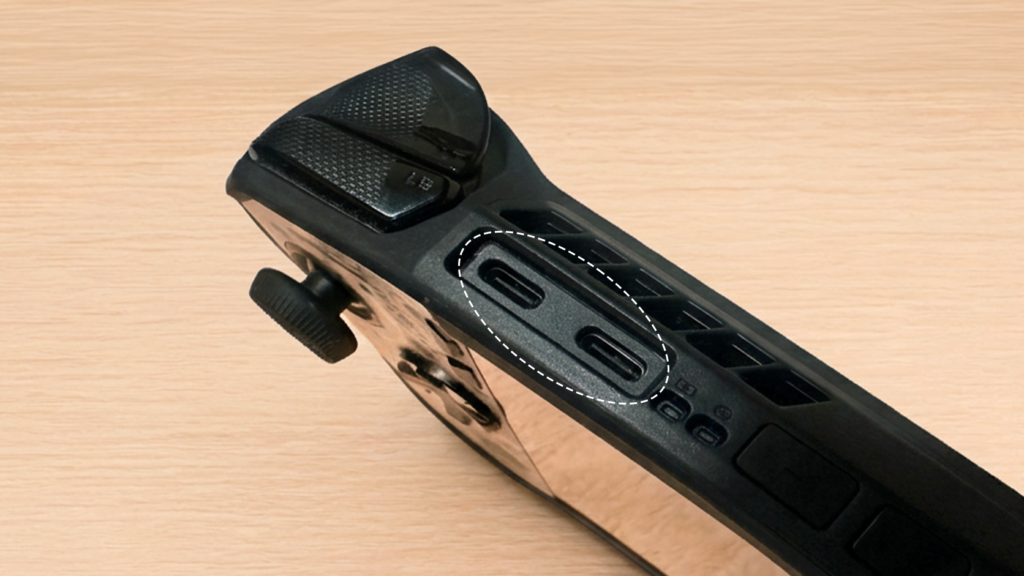 ROG Ally X本体上部に並ぶ2つのUSB-C端子